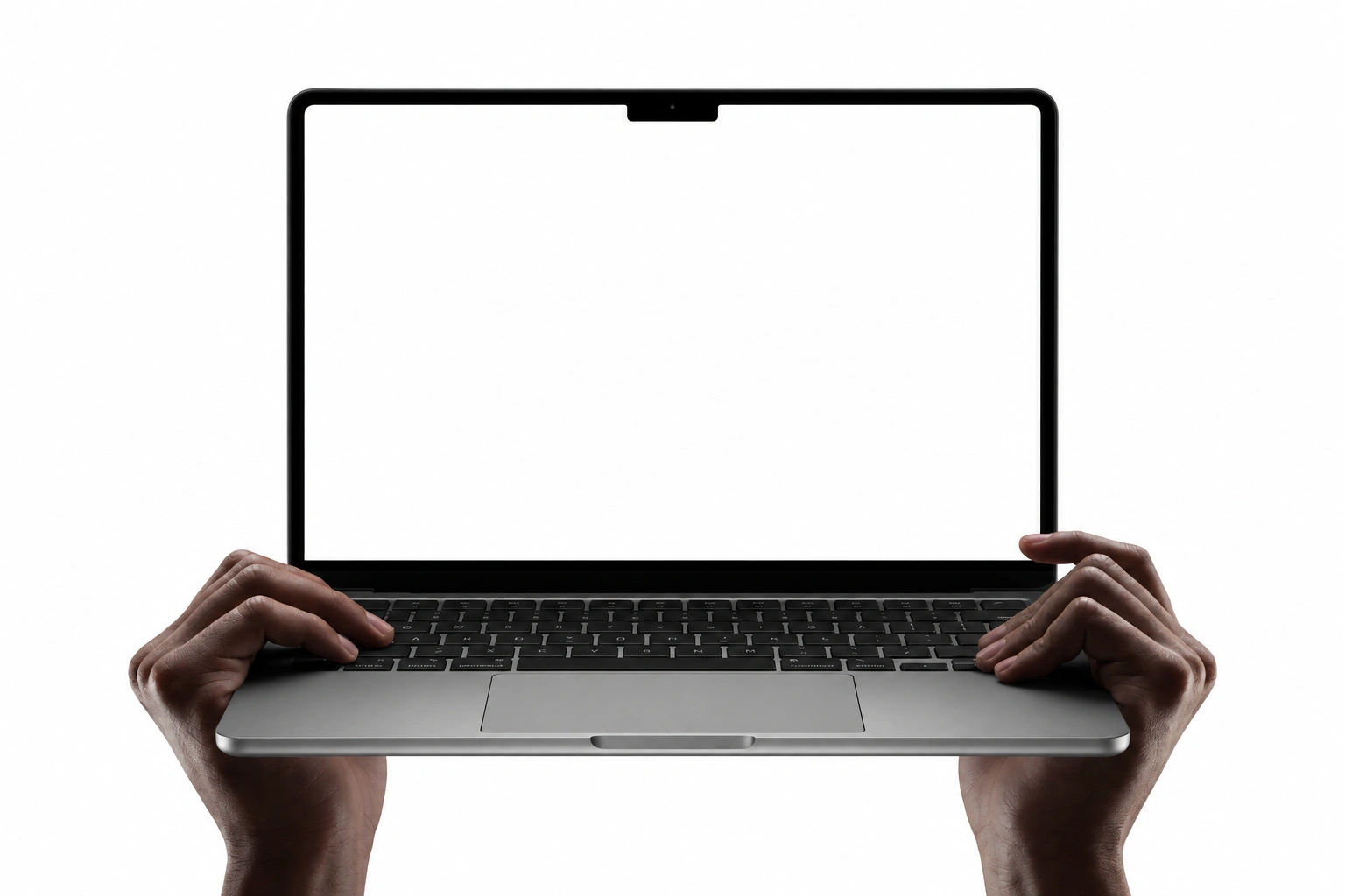 MacBook tenu par deux mains